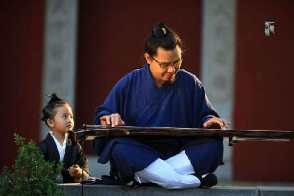 Cute photos of a little Taoist nun