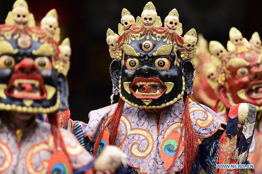 Monks perform religious dance 'Tiaoqian' in NW China