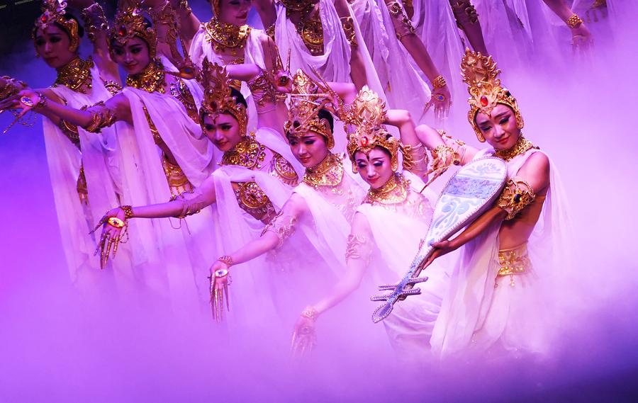 Performance highlighting Silk Road staged in SE China