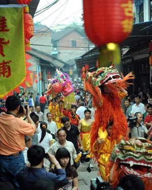 山城古鎮(zhèn)迎端午