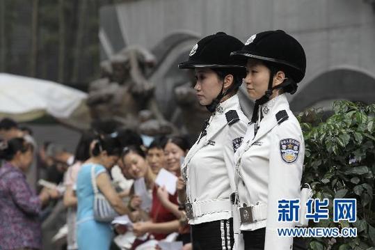 重慶女子交巡警隊(duì)伍正式上崗執(zhí)勤