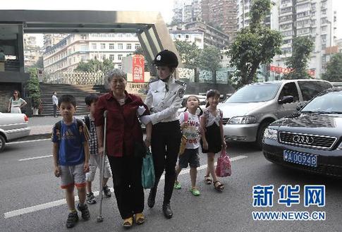 重慶女子交巡警隊(duì)伍正式上崗執(zhí)勤