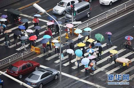 全國多地迎來強降雨天氣