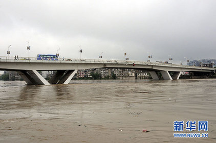 全國多地迎來強(qiáng)降雨天氣