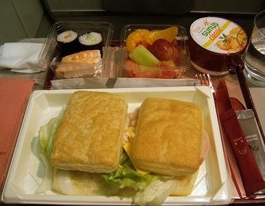 飛機(jī)餐也美味 實(shí)拍各國航空公司美味飛機(jī)餐