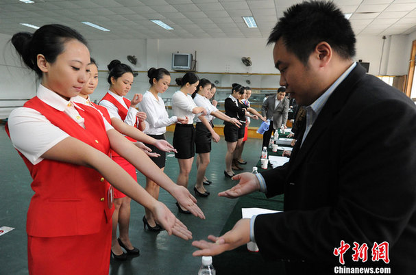 海航來(lái)湘招空姐 美女應(yīng)聘PK綜合素質(zhì)