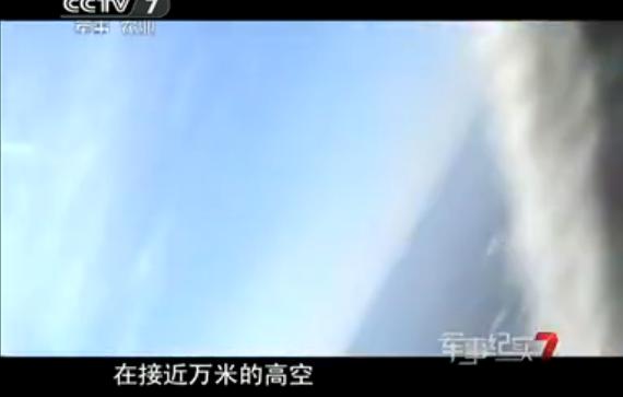 殲-10座艙蓋高空爆炸 飛行員放棄跳傘返航