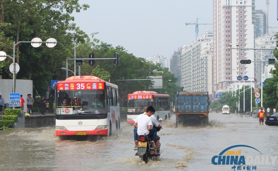 廣東汕頭：臺風(fēng)“天兔”致海水倒灌城區(qū)