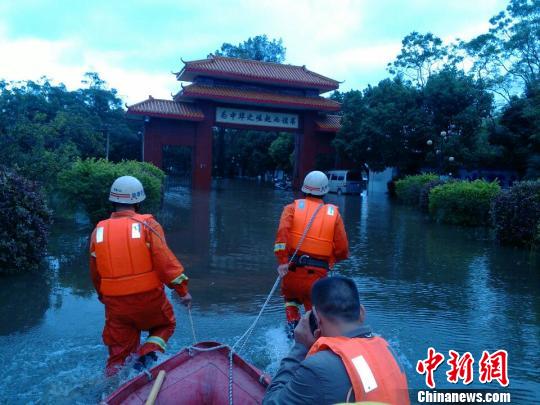 廣西一中學上千師生被洪水圍困 糧食僅夠維持1天