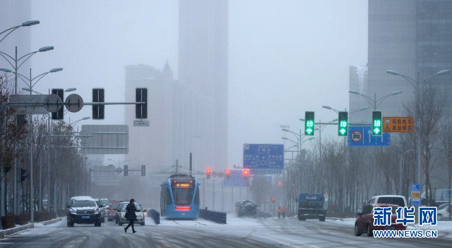 吉林黑龍江“暴雪圍城” 多地中小學(xué)19日繼續(xù)停課