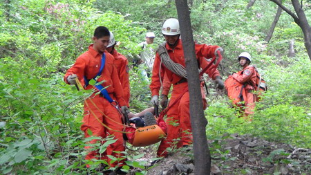 7驢友箭扣長(zhǎng)城被困 1人摔傷報(bào)警求救