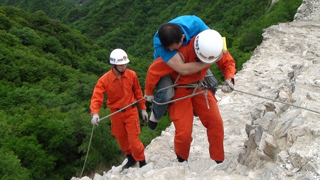 7驢友箭扣長(zhǎng)城被困 1人摔傷報(bào)警求救