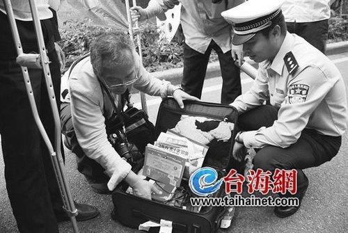 日本旅客行李丟在出租車上 廈門(mén)民警25分鐘找回