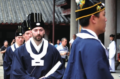 福州文廟舉行祭孔大典 孔子“洋孫女婿”著漢服祭祖