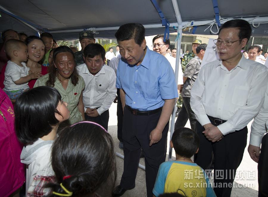 習近平在蘆山地震災區(qū)考察