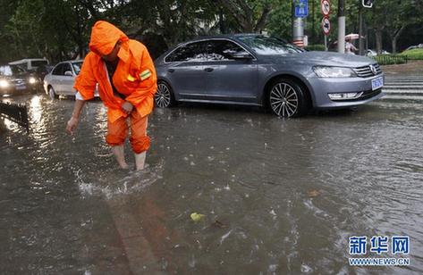 暴雨突襲上海