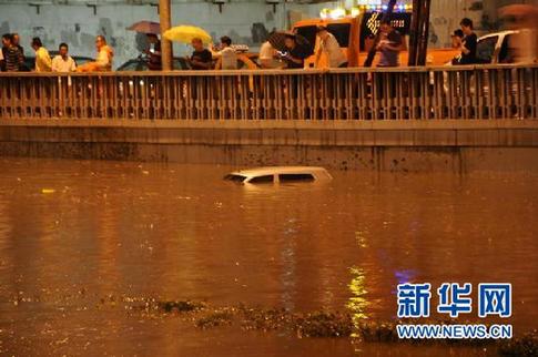 北京再次迎來強降雨 部分城區(qū)嚴(yán)重積水(組圖)