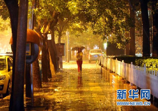 北京再次迎來(lái)強(qiáng)降雨 部分城區(qū)嚴(yán)重積水(組圖)