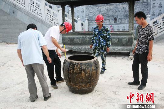 隨州發(fā)現(xiàn)古代僧人“坐化缸” 祖孫三代護(hù)缸50余年