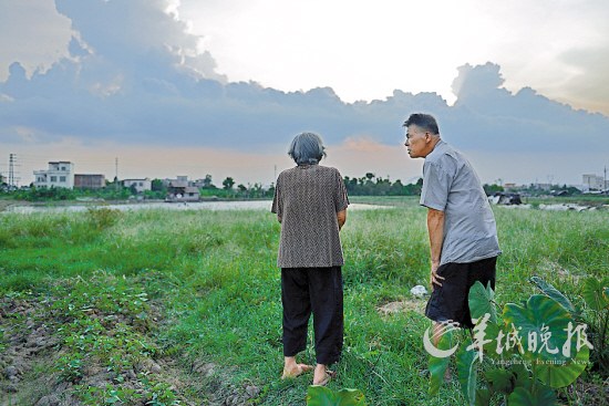 94歲麥奶奶和她的兩個(gè)智障兒 70年艱辛撫養(yǎng) 組圖