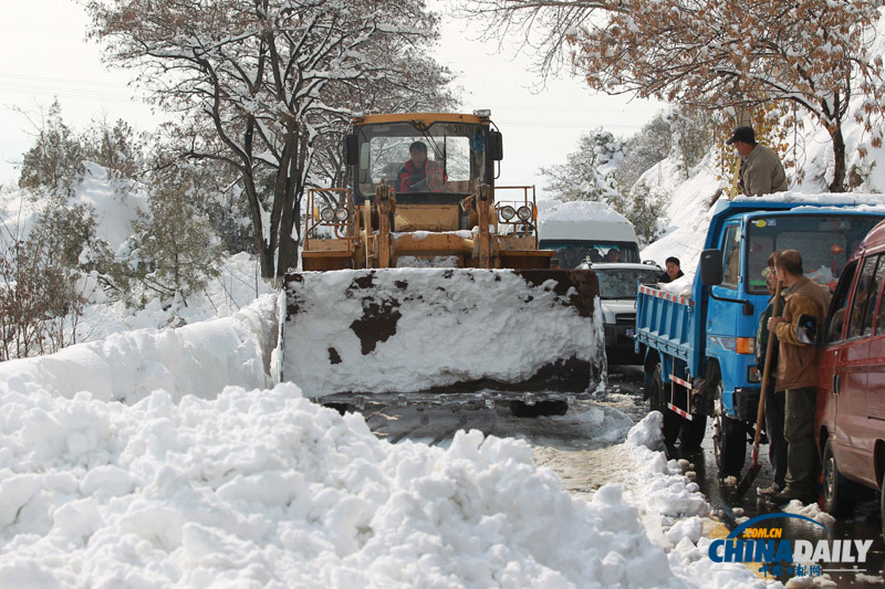 北京延慶遭遇52年來最大降雪 抗雪救災(zāi)有序進行