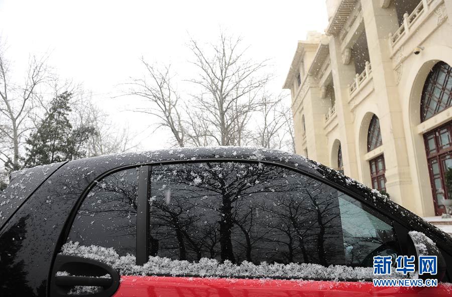 “雪花紛飛看京城”：北京大部地區(qū)迎來(lái)降雪