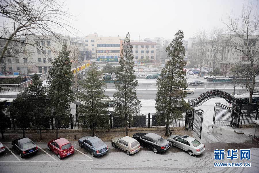 “雪花紛飛看京城”：北京大部地區(qū)迎來(lái)降雪