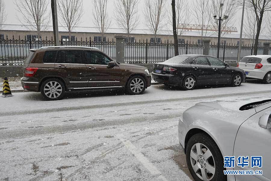 “雪花紛飛看京城”：北京大部地區(qū)迎來(lái)降雪