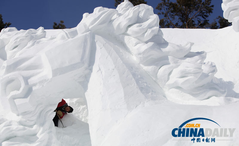 長春國際瓦薩滑雪節(jié)即將開幕 大型雪雕現雛形