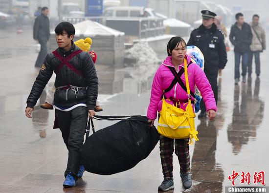 華北大部分地區(qū)陸續(xù)出現(xiàn)降雪 沖刷霧霾降低污染