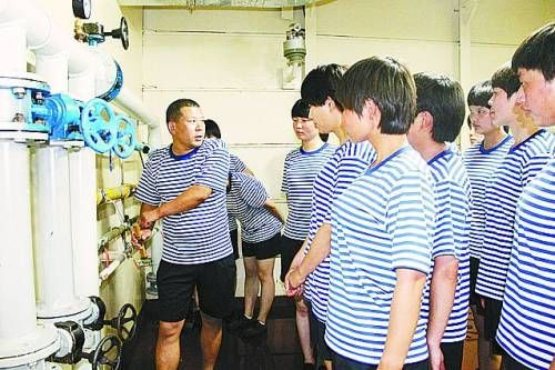 我國海軍首批女艦員即將走上艦艇戰(zhàn)斗崗位