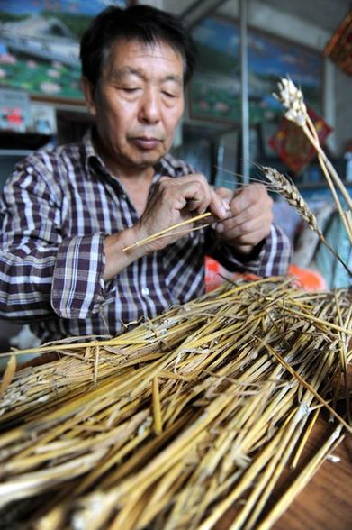 山西民間藝術(shù)家的“麥烙畫”藝術(shù)