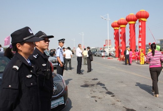 奎屯市公安局圓滿完成新疆汽貿(mào)園重點(diǎn)培育市場(chǎng)授牌儀式安保工作