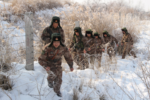 兵團(tuán)在春節(jié)期間組織民兵赴邊防一線(xiàn)