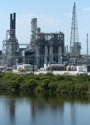 Part of the sprawling BP operation in Texas City, Texas of the USA, is shown in this Sept. 28, 2004, file photo. The plant is BP's largest refinery and the third largest refinery in the U.S. [AP/file]