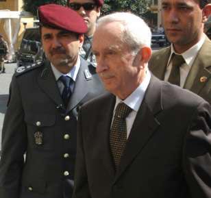 Lebanese Prime Minister Omar Karami arrives at Parliament in the capital Beirut March 15, 2005. Lebanon's pro-Syrian prime minister-designate Karami started talks on Tuesday on forming a unity government, a challenging task made even harder by a massive anti-Syrian protest in Beirut a day earlier. REUTERS/Sharif Karim 