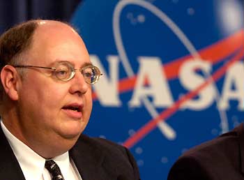 NASA Space Shuttle Deputy Program Manager Wayne Hale speaks at a news conference after launch of space shuttle Discovery was delayed at the Kennedy Space Center in Cape Canaveral, Florida, July 13, 2005. NASA on Wednesday delayed the launch of shuttle Discovery until next week at the earliest, postponing its first human space flight since the 2003 Columbia disaster due to a problem with a fuel sensor. [Reuters]