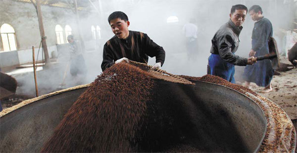 Sharing the convivial spark of baijiu