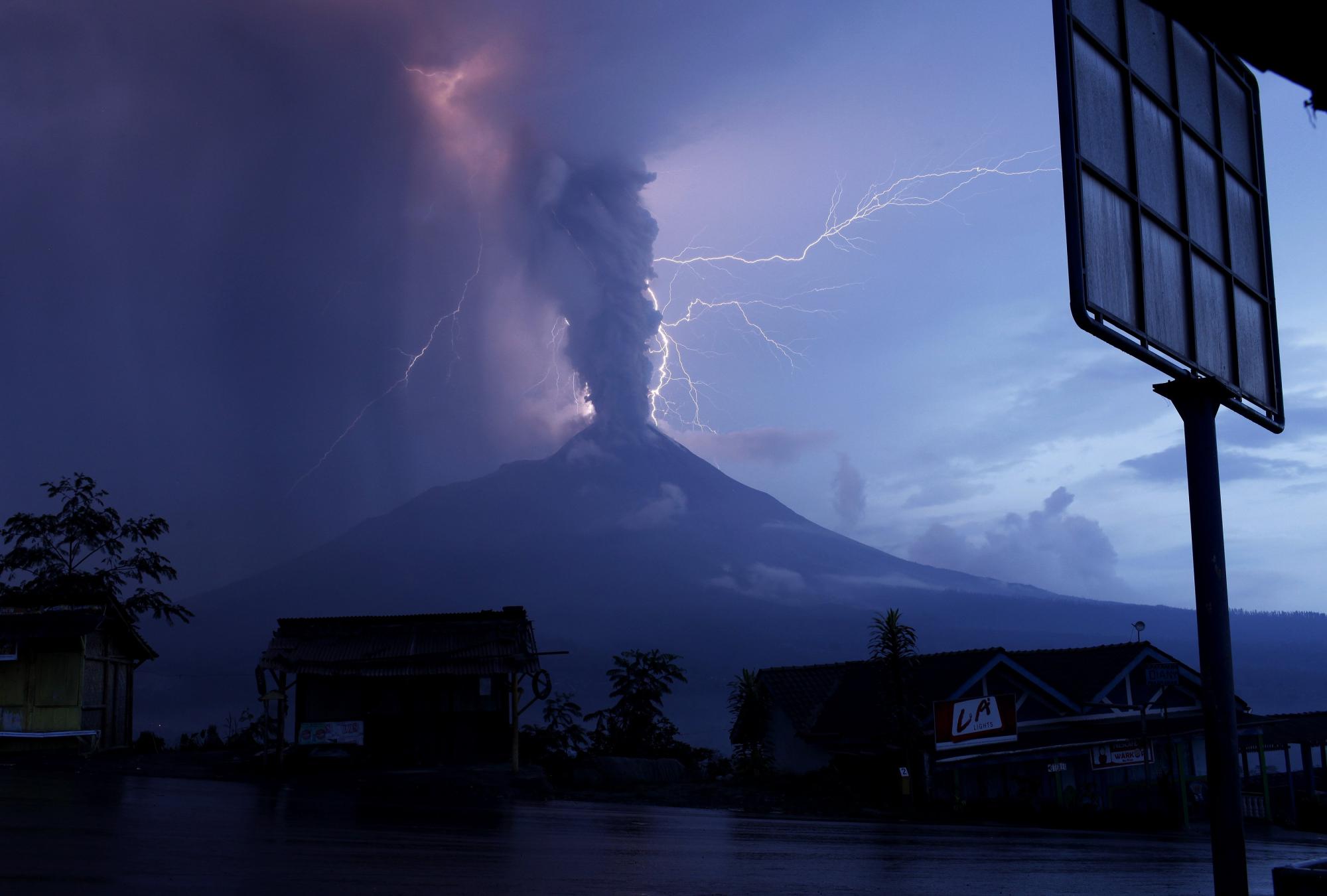 印尼火山噴發(fā)致138人死亡 災(zāi)區(qū)擬再辦集體葬禮