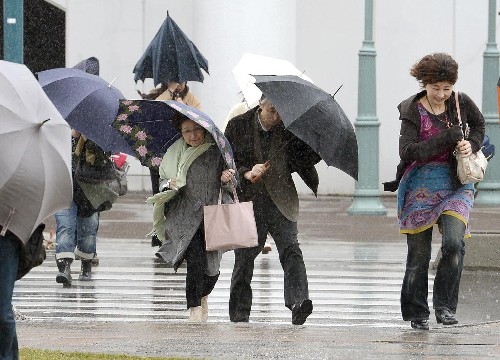 日本暴風極端天氣已致3人死亡