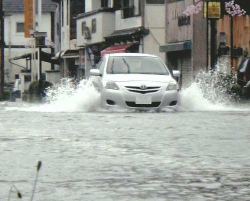 日本暴風(fēng)極端天氣已致3人死亡