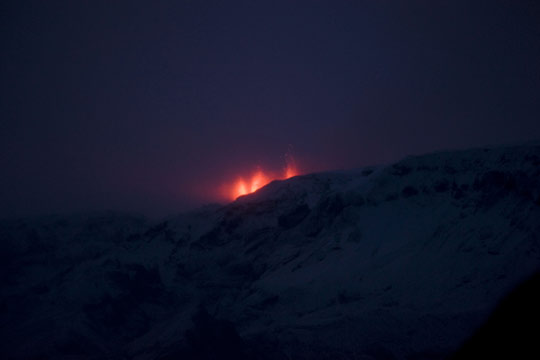 冰島火山爆發(fā) 450人被疏散