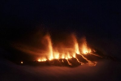 冰島火山爆發(fā) 450人被疏散