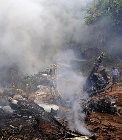 印航客機(jī)滑出跑道墜入山谷爆炸 159人死亡7人生還