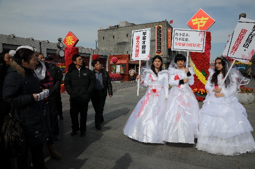 北京女大學(xué)生情人節(jié)發(fā)起行為藝術(shù)反對伴侶暴力