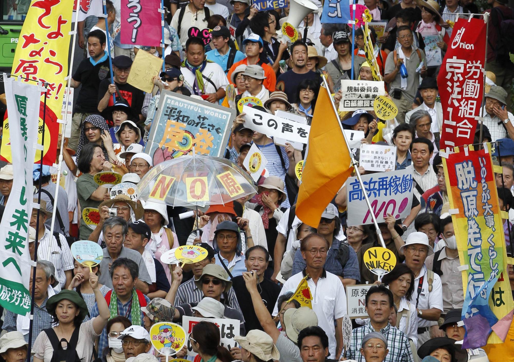 東京上演萬(wàn)人燭光反核游行 內(nèi)閣犯難綠黨誕生