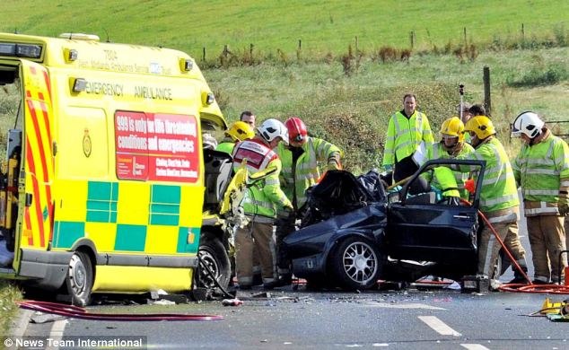 英國上演現(xiàn)實版“死神來了” 車禍傷者搭乘救護車竟再遇車禍