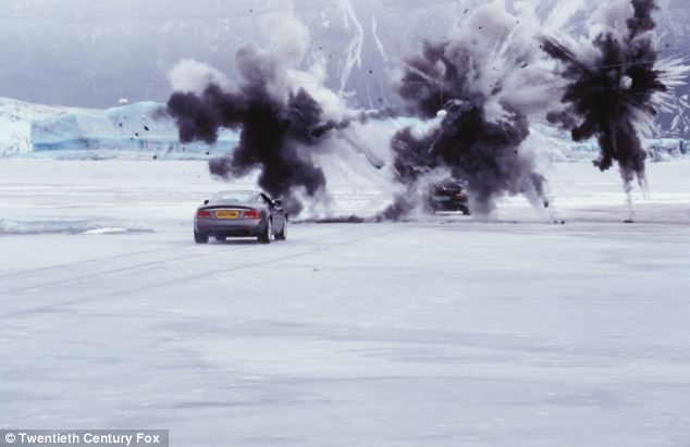 日本“透明汽車”技術(shù)助司機(jī)車內(nèi)觀外景 可避免倒車時(shí)發(fā)生慘劇