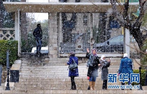 大雪致敘利亞暫休戰(zhàn) 卻給難民帶去巨大壓力(圖)