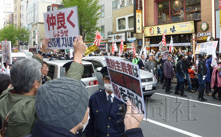 日本游行者高喊殺掉韓國人 市民擔(dān)憂“納粹抬頭”